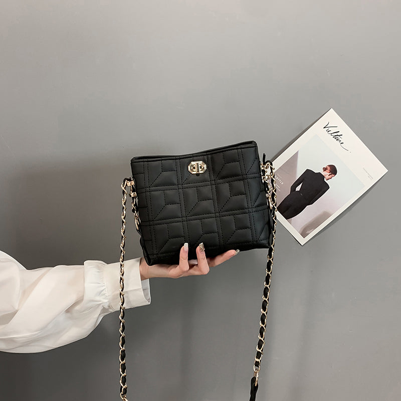 Fashionable Women's Shoulder Chain Bag for Summer 2020
